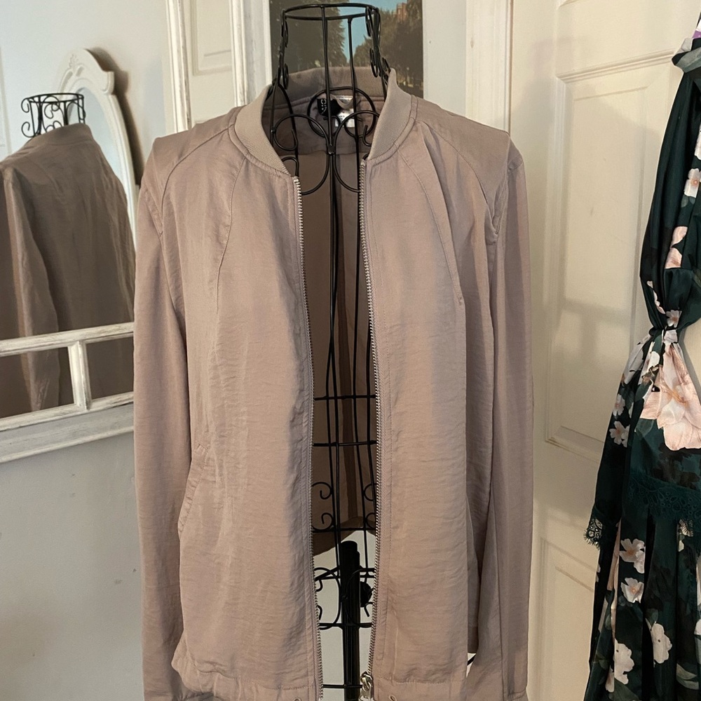 Pink bomber sweater size medium. Great condition